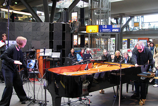 Duo Bystrov-Eichmann Konzert in einem Bahnhof 2010